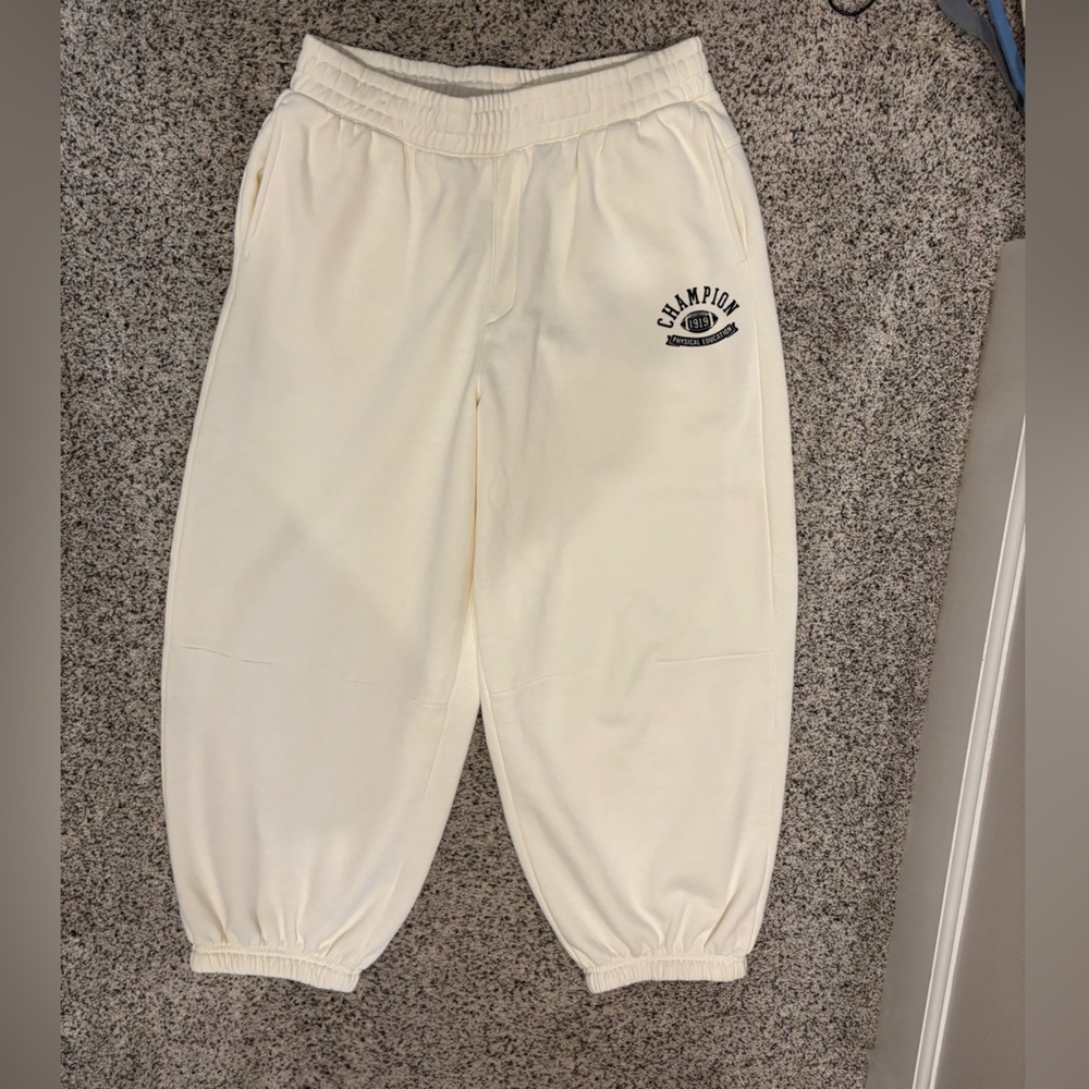 Women’s Champion Cream Sweatpants. Size M. NWOT.